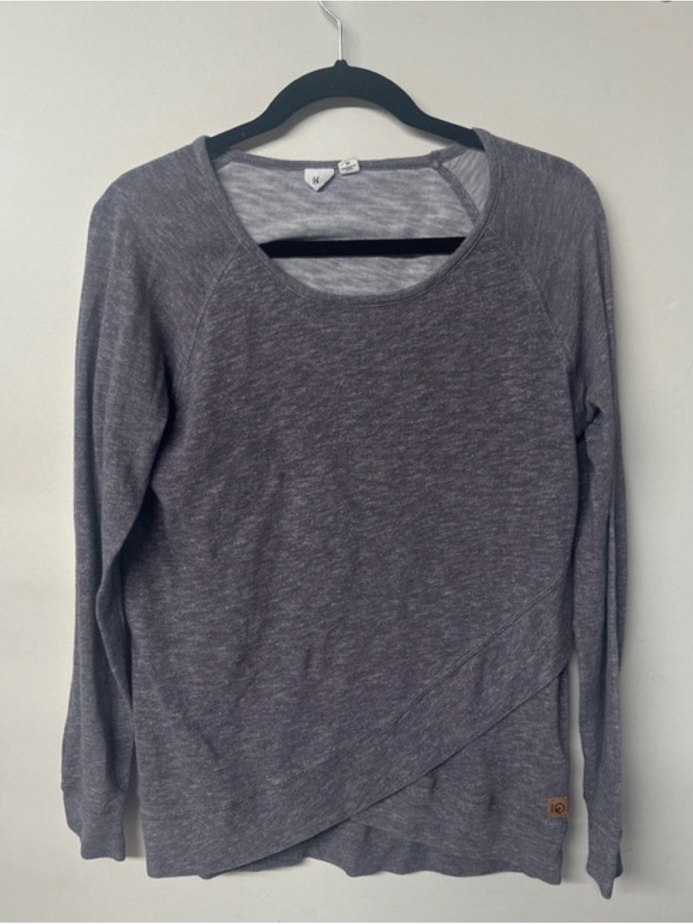 tentree Gray Wrap-Hem Long Sleeve Scoop Neck Top